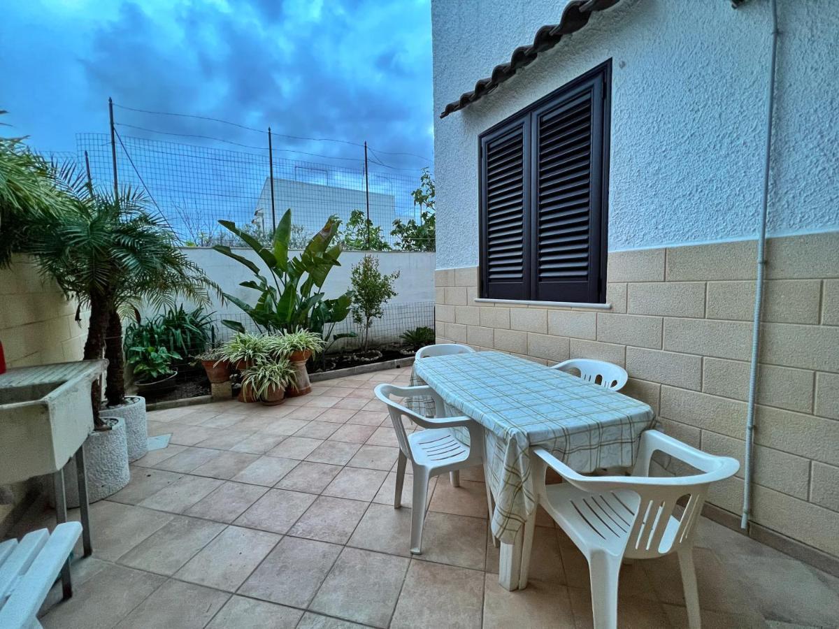 Casa Vacanza Rita Marina Di Pescoluse Bagian luar foto